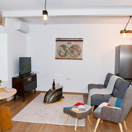 Captain Theo'S Modern Apartment Maria เลฟคิมมี ภายนอก รูปภาพ